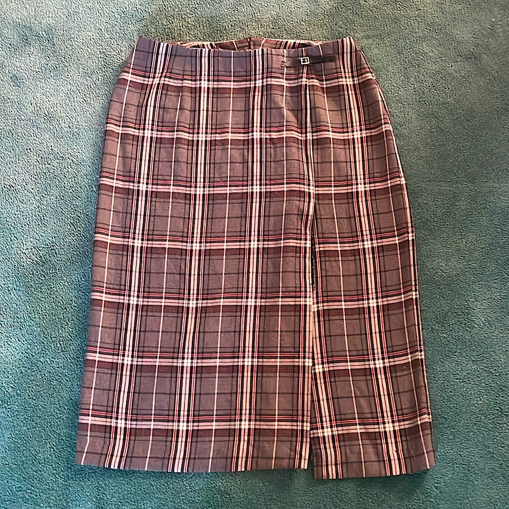 Size 12 Plaid skirt from sag harbor. Barely worn and great condition.